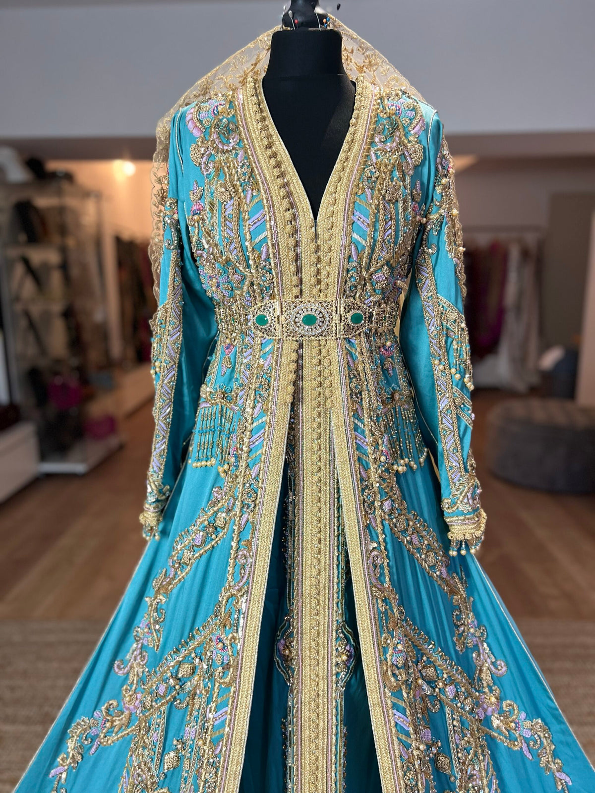 Takchita Ziana taqulidi Pure