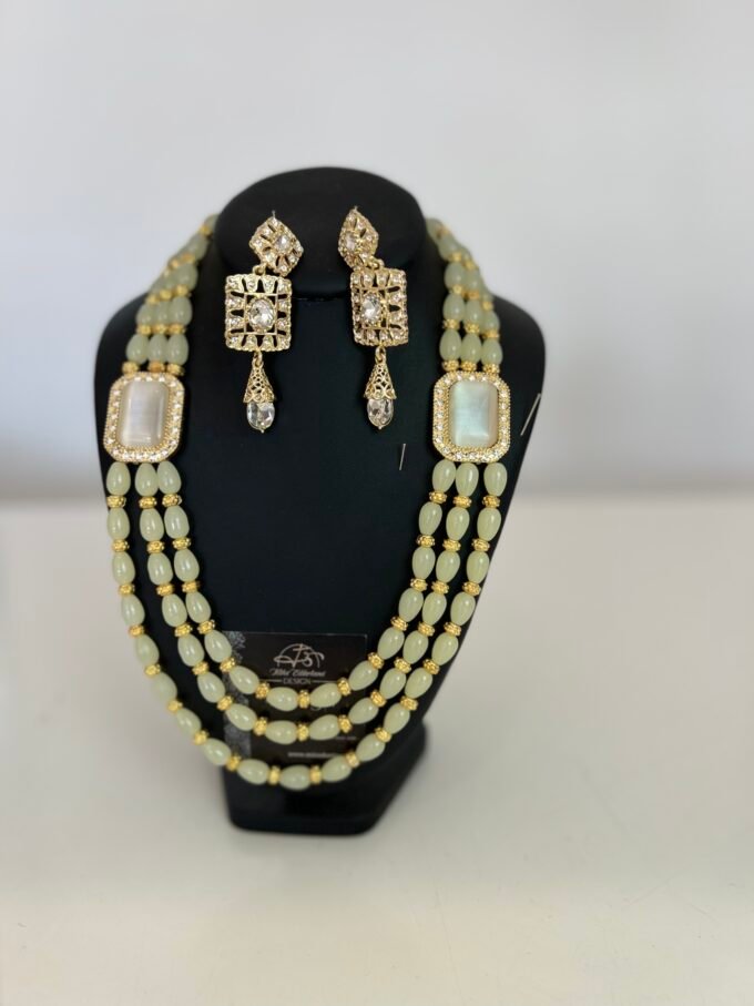 Collier boucle assortie